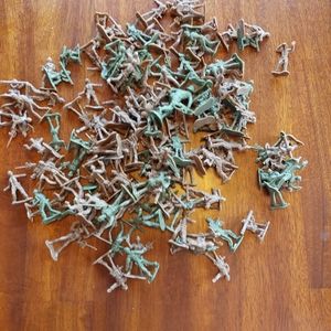 Vintage Army Men Greenbrier International Inc Huge Lot Brown Green War Soldiers